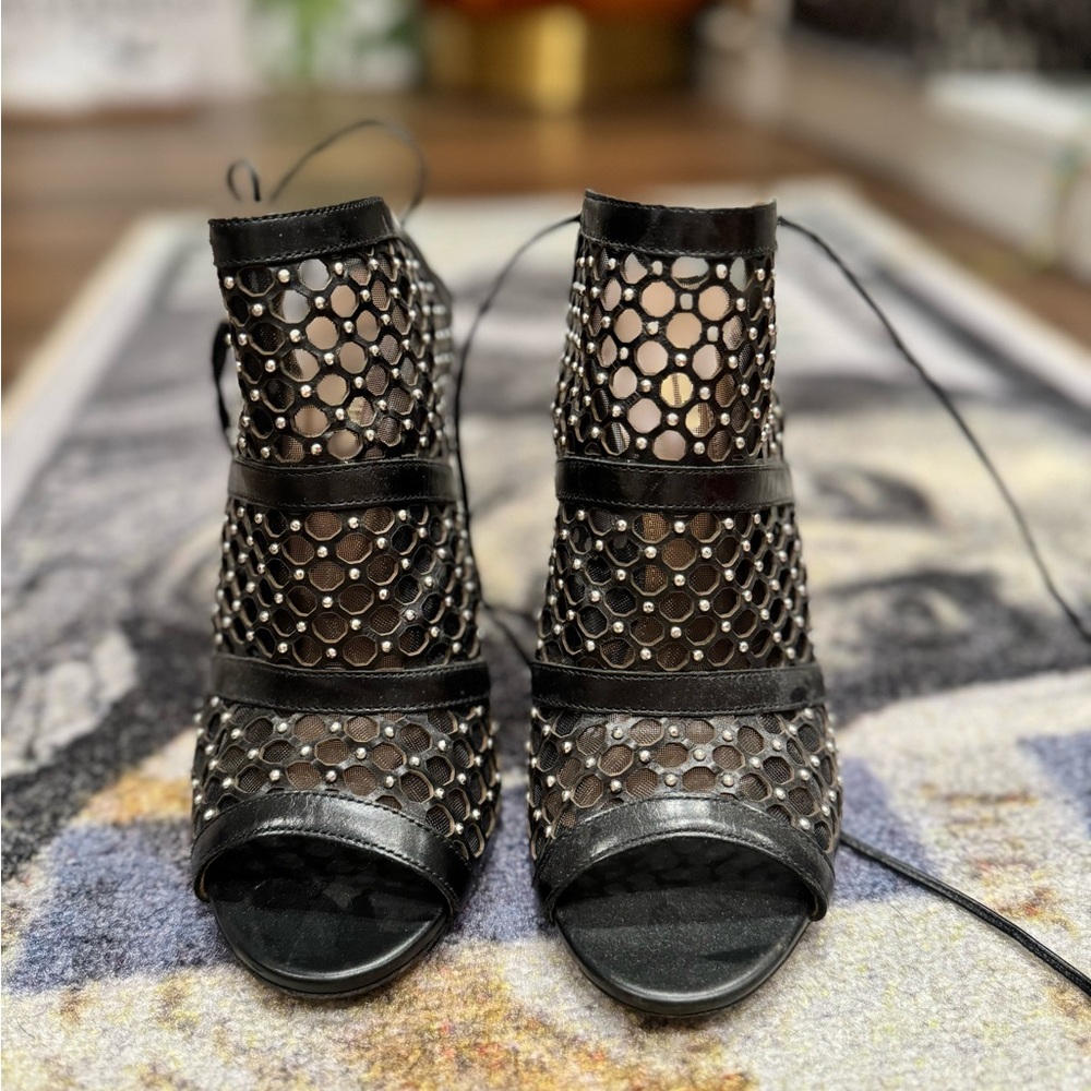 Edgy Aquazzura heels. Sexy and comfy!